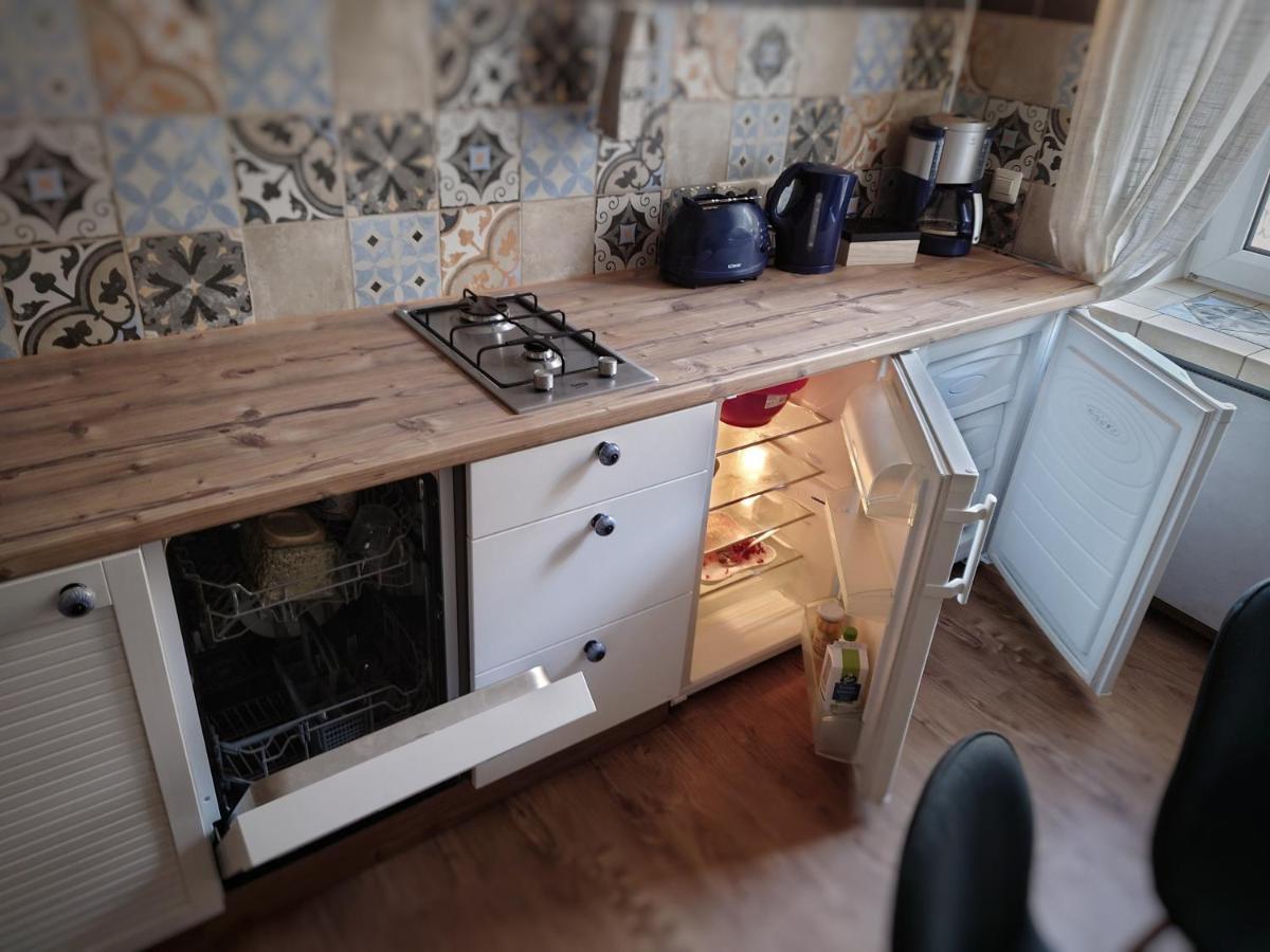 Flat In Neo Country Style Aus Gruenderzeit Bis 6 Person Apartment Leipzig Bagian luar foto