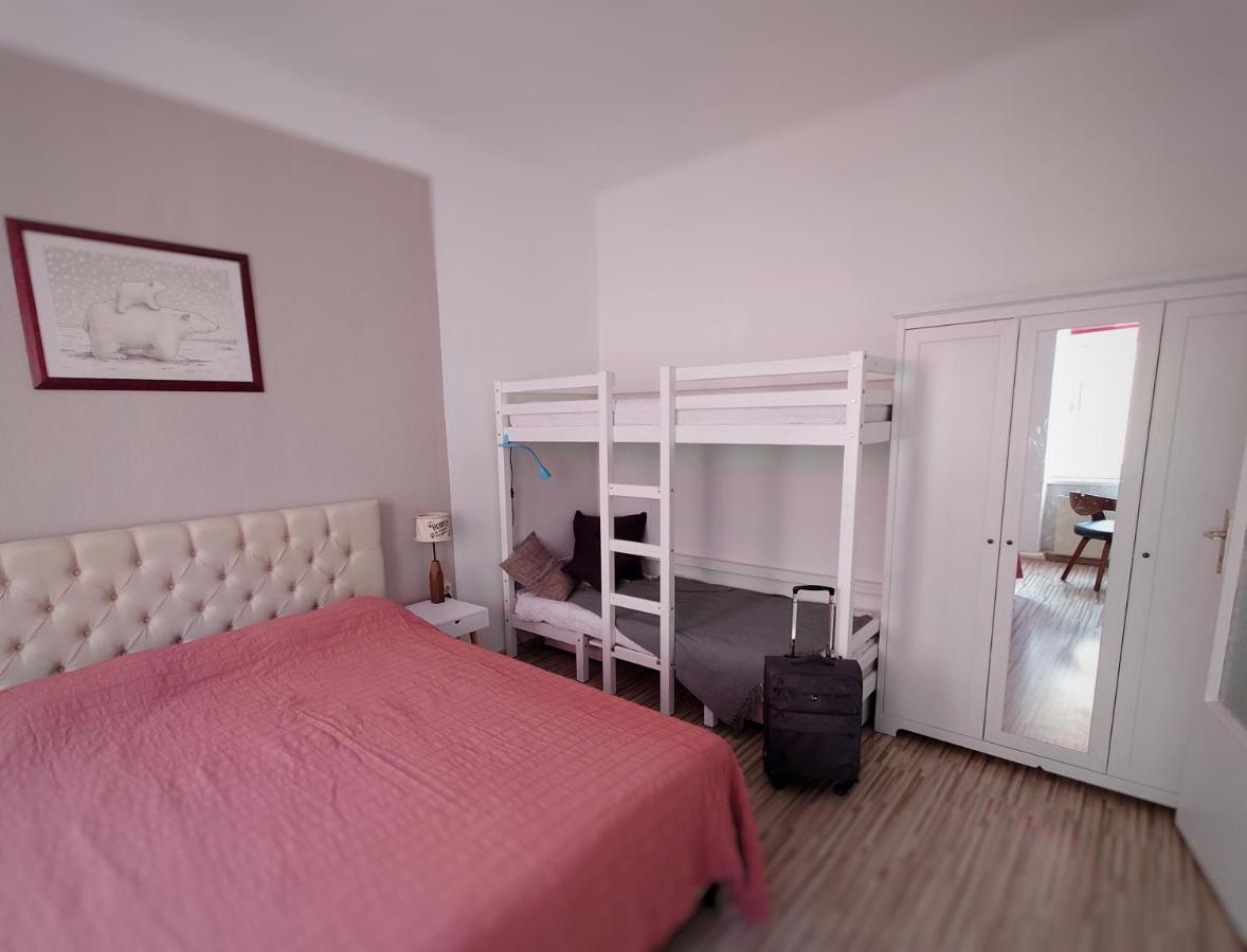 Flat In Neo Country Style Aus Gruenderzeit Bis 6 Person Apartment Leipzig Bagian luar foto
