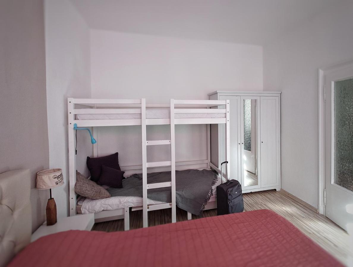 Flat In Neo Country Style Aus Gruenderzeit Bis 6 Person Apartment Leipzig Bagian luar foto