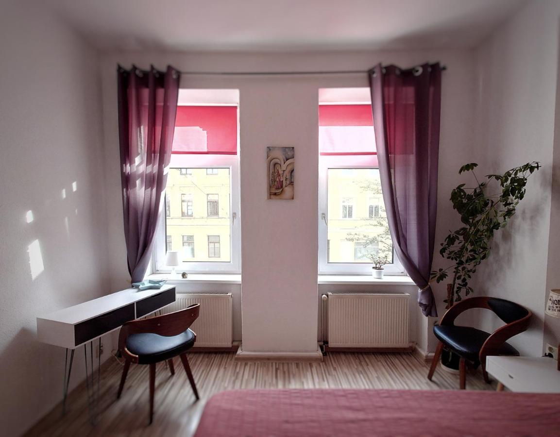 Flat In Neo Country Style Aus Gruenderzeit Bis 6 Person Apartment Leipzig Bagian luar foto