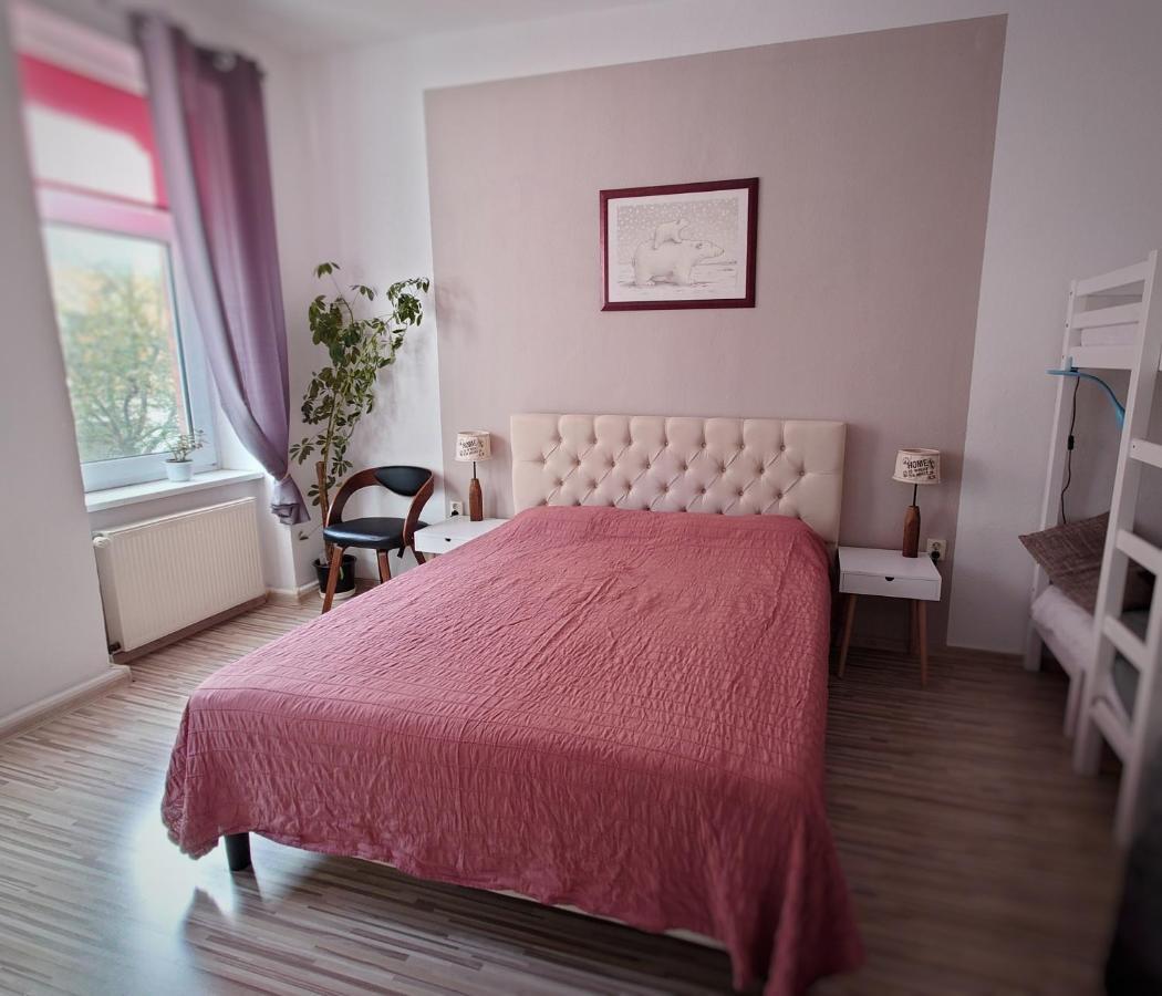 Flat In Neo Country Style Aus Gruenderzeit Bis 6 Person Apartment Leipzig Bagian luar foto