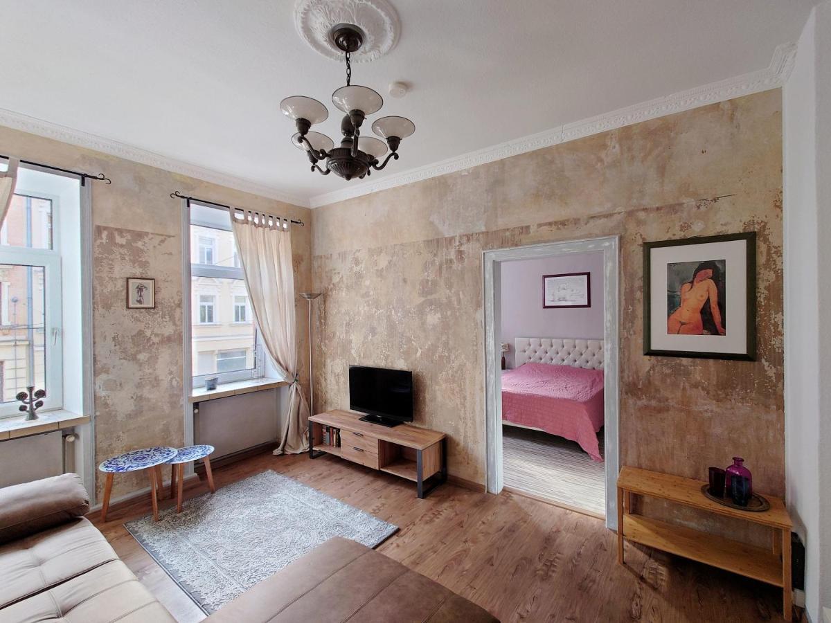 Flat In Neo Country Style Aus Gruenderzeit Bis 6 Person Apartment Leipzig Bagian luar foto