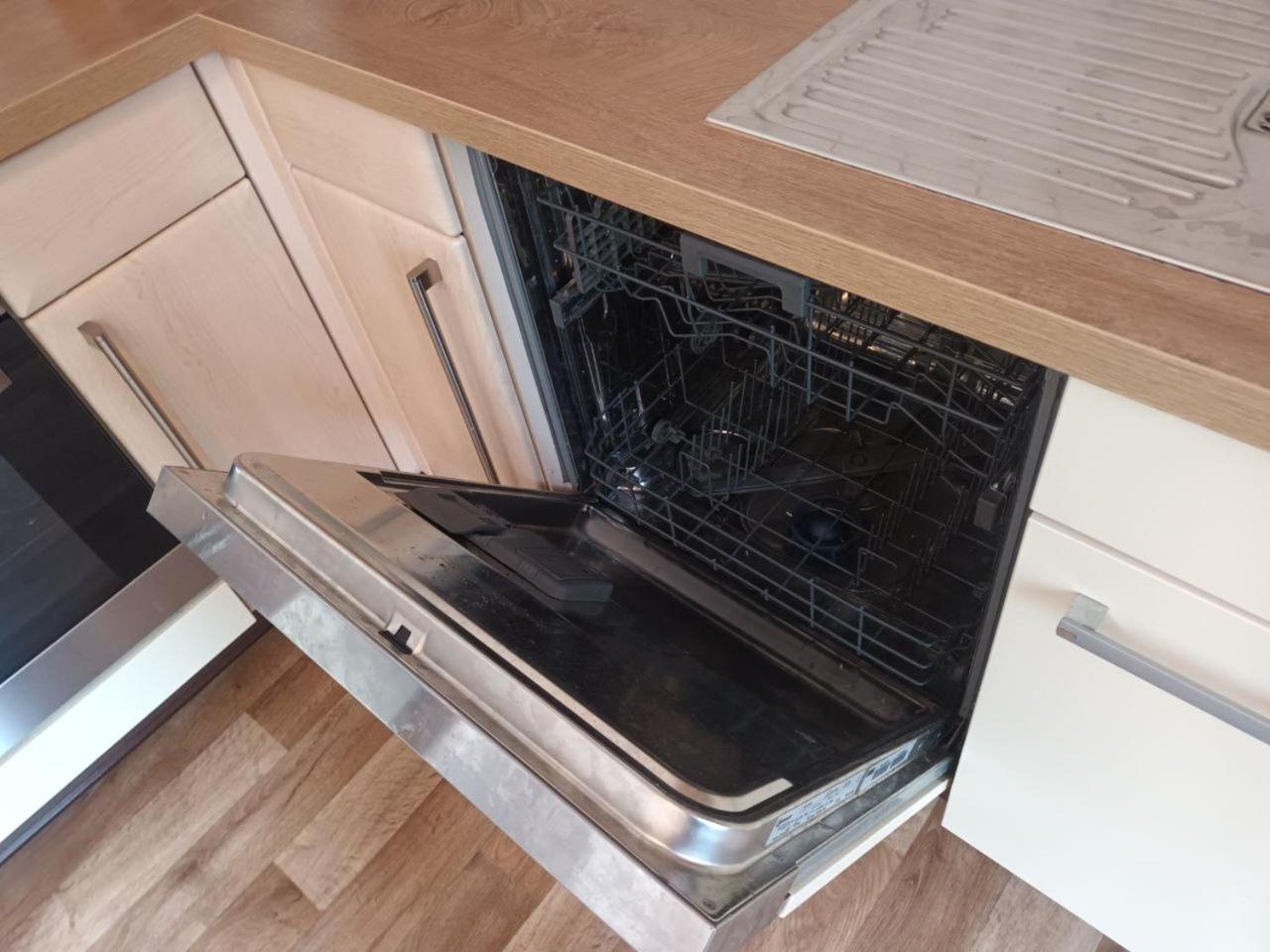 Flat In Neo Country Style Aus Gruenderzeit Bis 6 Person Apartment Leipzig Bagian luar foto