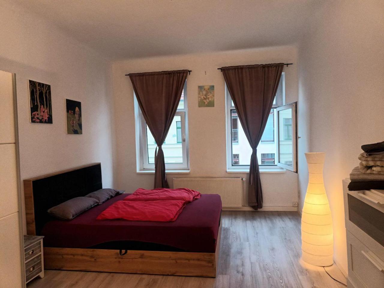 Flat In Neo Country Style Aus Gruenderzeit Bis 6 Person Apartment Leipzig Bagian luar foto