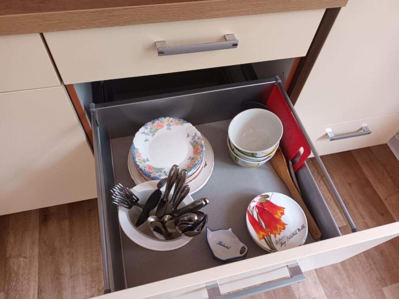 Flat In Neo Country Style Aus Gruenderzeit Bis 6 Person Apartment Leipzig Bagian luar foto