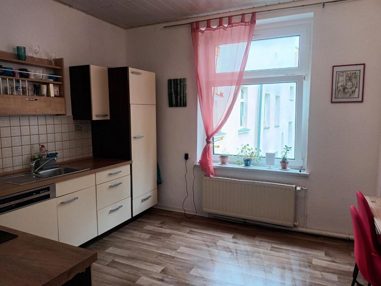 Flat In Neo Country Style Aus Gruenderzeit Bis 6 Person Apartment Leipzig Bagian luar foto